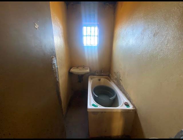 2 BEDROOM HOUSE FOR SALE IN KATLEHONG SOUTH